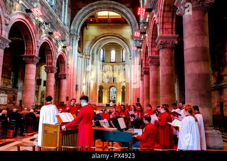 St Ann's protestantischen Kathedrale in Belfast, Nordirland. Sonntag Service. Chor. Ulster, Großbritannien Stockfoto