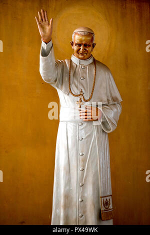 Papst Johannes Paul II Statue Cristo Risorto de Hedzranawoe katholische Pfarrkirche, LomÃ©, Togo. Stockfoto