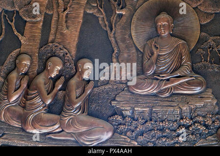 Linh Phong buddhistischer Tempel. Das Leben des Buddha. Nach seiner Erleuchtung, Buddha Shakyamuni gab seine erste Predigt. Dalat. Vietnam. Stockfoto