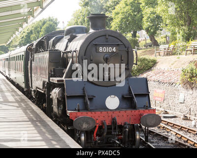 BR-Standard Klasse 4 80104 Dampflok zug Motor mit Plattform der Bahnhof, Swanage, Dorset, England, Großbritannien Stockfoto