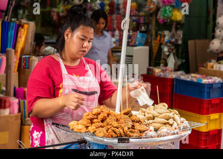 Street Food stall, Yaowarat Road, Chinatown, Bangkok, Thailand Stockfoto