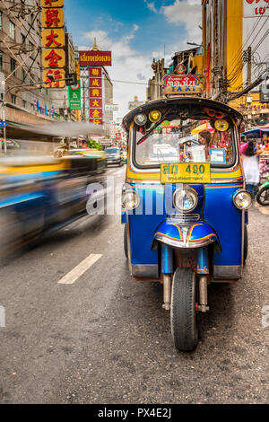 Tuk Tuk Dreirad Taxi, Yaowarat Road, Chinatown, Bangkok, Thailand Stockfoto