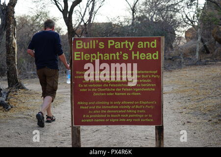 Hinweisschild, Party von Bull und der Elephant Head, Ameib Farm, Erongo Gebirge, Namibia, Afrika Stockfoto