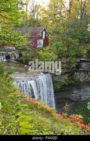 Historische Morningstar Mühle an Decew fällt in St. Catharines, Ontario, Kanada. Stockfoto