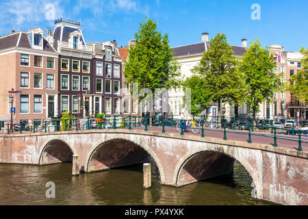 Amsterdam Brücke Bögen über den Keizergraht Kanal an der Kreuzung mit der leidsegracht Kanal Amsterdam Niederlande Holland EU Europa Stockfoto