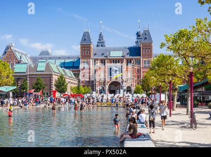 Amsterdam Rijksmuseum Amsterdam Niederländisch Kunstgalerie und Museum Außenansicht mit Pool und ICH AMSTERDAM anmelden Amsterdam Holland EU Europa Stockfoto