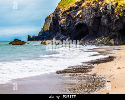 Strand in der Nähe von Traeth penbryn an der walisischen Küste in Ceredigion. Stockfoto