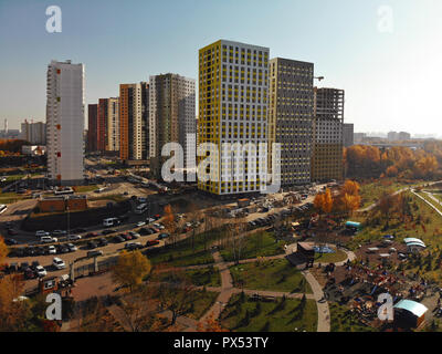 Chimki, Russland - 17. Oktober. 2018. Moderne Wohngebäude in Levoberezhny Bezirk Stockfoto