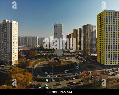 Chimki, Russland - 17. Oktober. 2018. Moderne Wohngebäude in Levoberezhny Bezirk Stockfoto