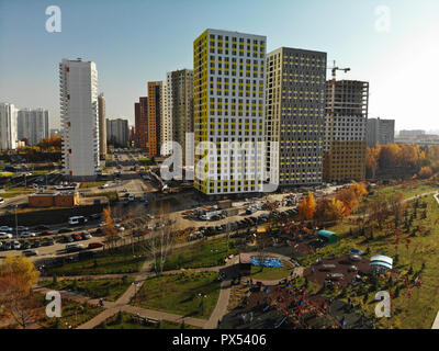 Chimki, Russland - 17. Oktober. 2018. Moderne Wohngebäude in Levoberezhny Bezirk Stockfoto