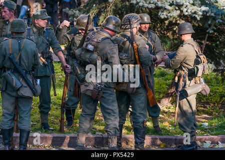 Lemberg, Ukraine - August, 14, 2018: Militärische historische Rekonstruktion ist der Jahrestag der Gründung der Ukrainischen Aufstandsarmee gewidmet. Stockfoto