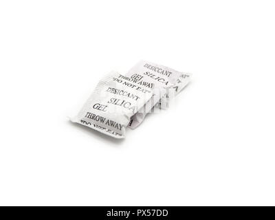 Silica Gel Pakete auf einem weißen Hintergrund. Stockfoto