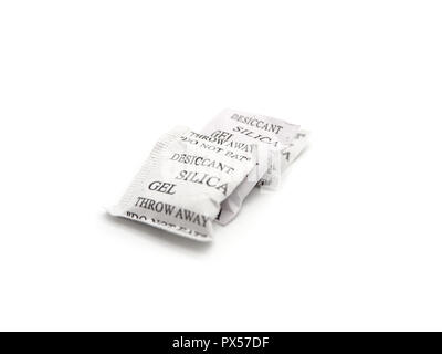 Silica Gel Pakete auf einem weißen Hintergrund. Stockfoto