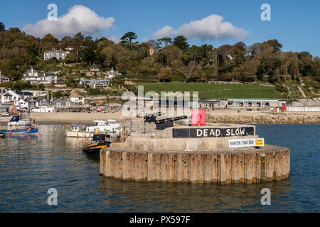 Eingang zum Hafen vom Cobb der Stadt in Lyme Regis, Dorset, Großbritannien Stockfoto