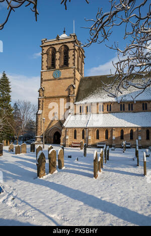 Snowy Winter Blick auf St. Mary's Church in Boston Spa, West Yorkshire Stockfoto