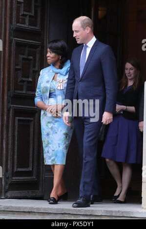 Prinz William, Herzog von Cambridge nimmt an der ersten nationalen SkillForce Prinz William Award Abschlussfeier an der Universität von Birmingham. Die Zeremonie markiert den erfolgreichen ersten Jahr des Prince William Award, eine Regelung, die darauf abzielt, jugendlichen zu helfen, ihren Charakter, Widerstandsfähigkeit und Vertrauen aufbauen. Mit: Prinz William, Herzog von Cambridge, Wo: Birmingham, Vereinigtes Königreich, wenn: 18 Sep 2018 Credit: John rainford/WANN Stockfoto