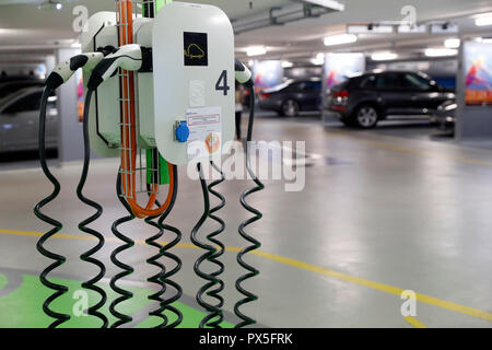 Elektrofahrzeug Ladestation. Genf. Die Schweiz. Stockfoto