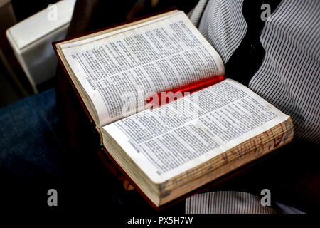 Sonntagsgottesdienst in der MEIA evangelische Kirche, Grand Bassam, Elfenbeinküste. Stockfoto