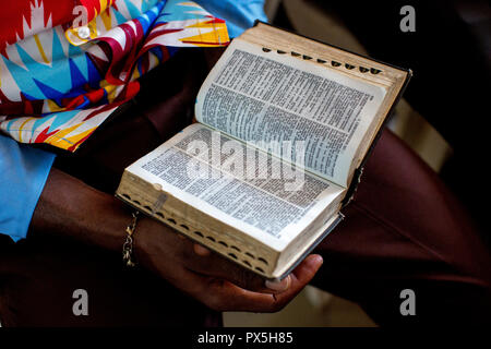 Sonntagsgottesdienst in der MEIA evangelische Kirche, Grand Bassam, Elfenbeinküste. Stockfoto