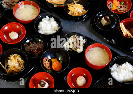 Ku Wai Chan zen-buddhistischen Mahlzeit Schüsseln in Paris, Frankreich. Stockfoto