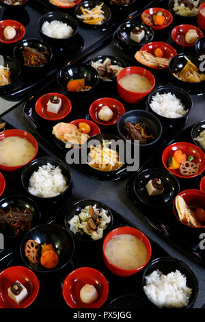 Ku Wai Chan zen-buddhistischen Mahlzeit Schüsseln in Paris, Frankreich. Stockfoto