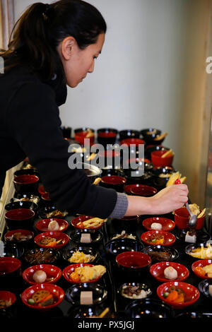 Ku Wai Chan zen-buddhistischen Mahlzeit Schüsseln in Paris, Frankreich. Stockfoto