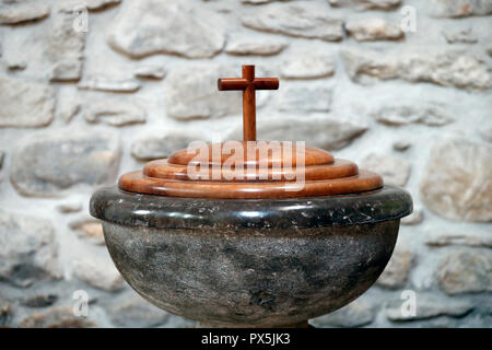 Sainte Marie Madeleine Kirche. Baptisterium. Praz-sur-Arly. Frankreich. Stockfoto