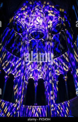 Ton- und Lichtshow in der Kathedrale Notre Dame, Paris, Frankreich. Stockfoto