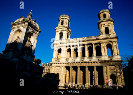 Katholische Basilika Saint Sulpice, Paris, Frankreich. Stockfoto