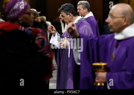 Aschermittwoch Feier in der Kathedrale Notre Dame, Paris, Frankreich. Stockfoto