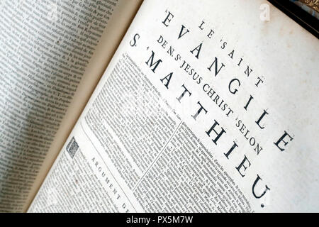 Alte Bibel in französischer Sprache, 1669. Neuen Testament. Evangelium. Matthäus. Stockfoto