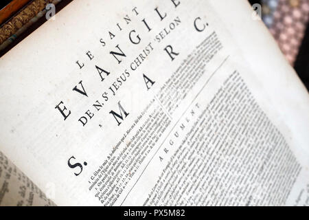 Alte Bibel in französischer Sprache, 1669. Neuen Testament. Evangelium. Mark. Stockfoto