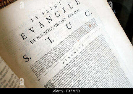 Alte Bibel in französischer Sprache, 1669. Neuen Testament. Evangelium. Lukas. Stockfoto