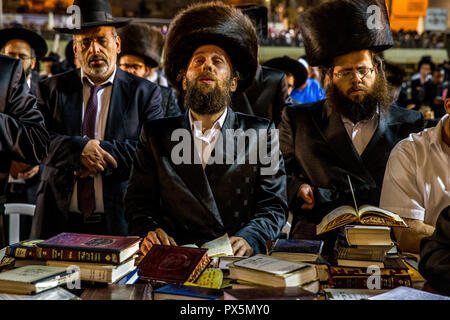 Gebet an der westlichen Wand während Pessach Festival. Jerusalem, Israel. Stockfoto