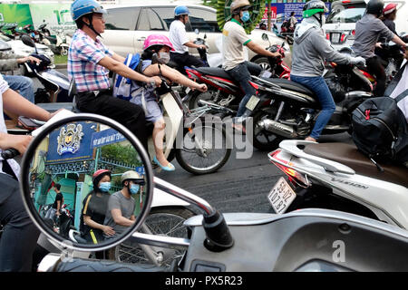 Motorroller auf Saigon Straße. Ho Chi Minh City. Vietnam. Stockfoto