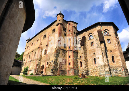 Fassade des alten Schlosses in Banska Stiavnica Stadt, Slowakei Stockfoto