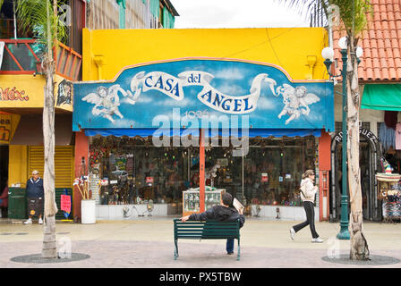 Geschäfte an der Avenida Revolucion, Tijuana, Baja California, Mexiko Stockfoto