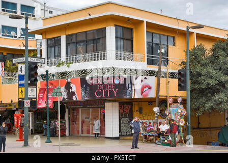 Geschäfte an der Avenida Revolucion, Tijuana, Baja California, Mexiko Stockfoto