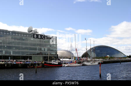 Der Hauptsitz der BBC Schottland, das IMAX-Kino und das Glasgow Science alle am Südufer des Flusses Clyde in Glasgow sitzen. Stockfoto