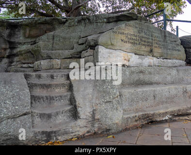 Mrs Macquaries Chair und Schritte geschnitzt in Sandstein durch Sträflinge in den Königlichen Botanischen Garten Sydney, NSW, Australien. Stockfoto