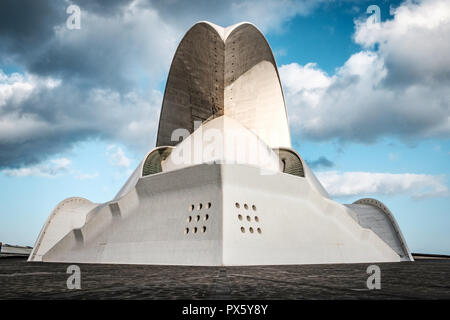 Teneriffa, Kanarische Inseln, Spanien - September 2018: Das Auditorium (Auditorio de Tenerife in Santa Cruz de Tenerife, Kanarische Inseln, Spanien Stockfoto