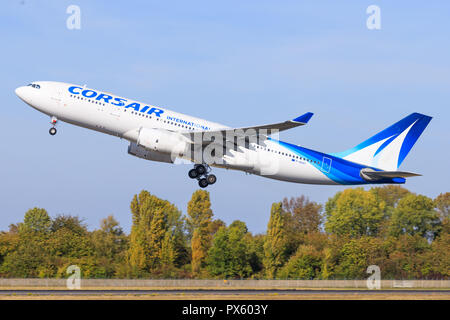 Paris/Frankreich 9. Oktober 2018: Airbus A330 von Corsair Landung am Flughafen Paris. Stockfoto