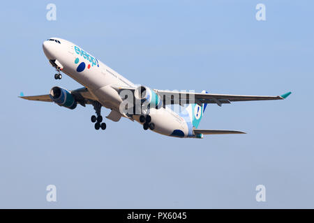 Paris/Frankreich 9. Oktober 2018: Airbus A330 von Orbest Landung am Flughafen Paris. Stockfoto