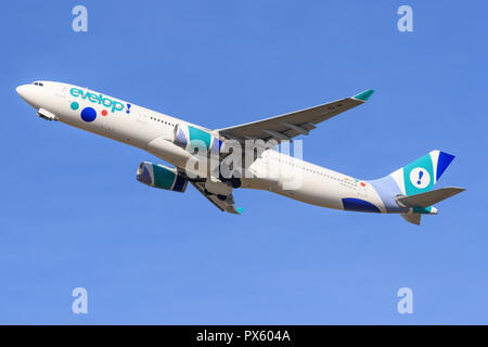 Paris/Frankreich 9. Oktober 2018: Airbus A330 von Orbest Landung am Flughafen Paris. Stockfoto