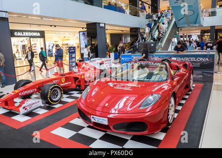 Ferrari fahren, Maremagnum, riesige, Shopping Center, Center, Mall, Einzelhandel, Steckdose, komplexe, Barcelona, Katalonien, Katalonien, Katalonien, Spanien, Spanisch, Stockfoto