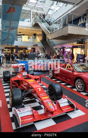 Ferrari fahren, Maremagnum, riesige, Shopping Center, Center, Mall, Einzelhandel, Steckdose, komplexe, Barcelona, Katalonien, Katalonien, Katalonien, Spanien, Spanisch, Stockfoto