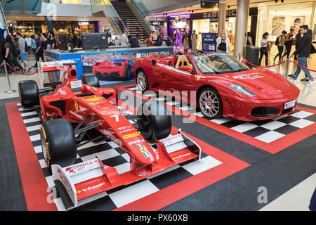 Ferrari fahren, Maremagnum, riesige, Shopping Center, Center, Mall, Einzelhandel, Steckdose, komplexe, Barcelona, Katalonien, Katalonien, Katalonien, Spanien, Spanisch, Stockfoto