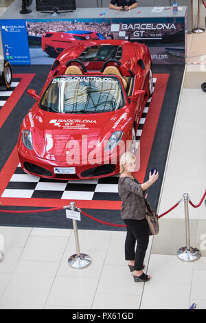 Ferrari fahren, Maremagnum, riesige, Shopping Center, Center, Mall, Einzelhandel, Steckdose, komplexe, Barcelona, Katalonien, Katalonien, Katalonien, Spanien, Spanisch, Stockfoto