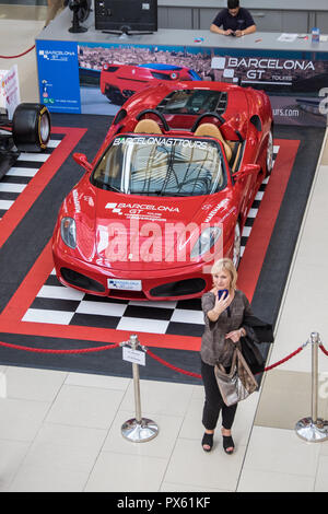 Ferrari fahren, Maremagnum, riesige, Shopping Center, Center, Mall, Einzelhandel, Steckdose, komplexe, Barcelona, Katalonien, Katalonien, Katalonien, Spanien, Spanisch, Stockfoto