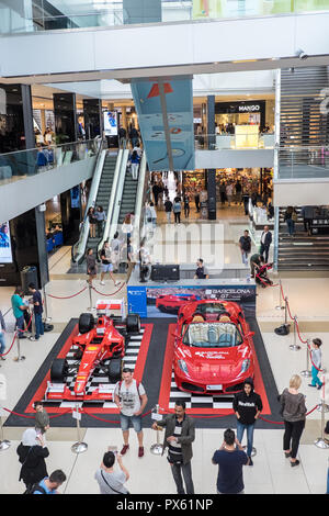 Ferrari fahren, Maremagnum, riesige, Shopping Center, Center, Mall, Einzelhandel, Steckdose, komplexe, Barcelona, Katalonien, Katalonien, Katalonien, Spanien, Spanisch, Stockfoto